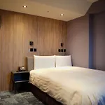 Roaders Plus Hotel - Taipei Station